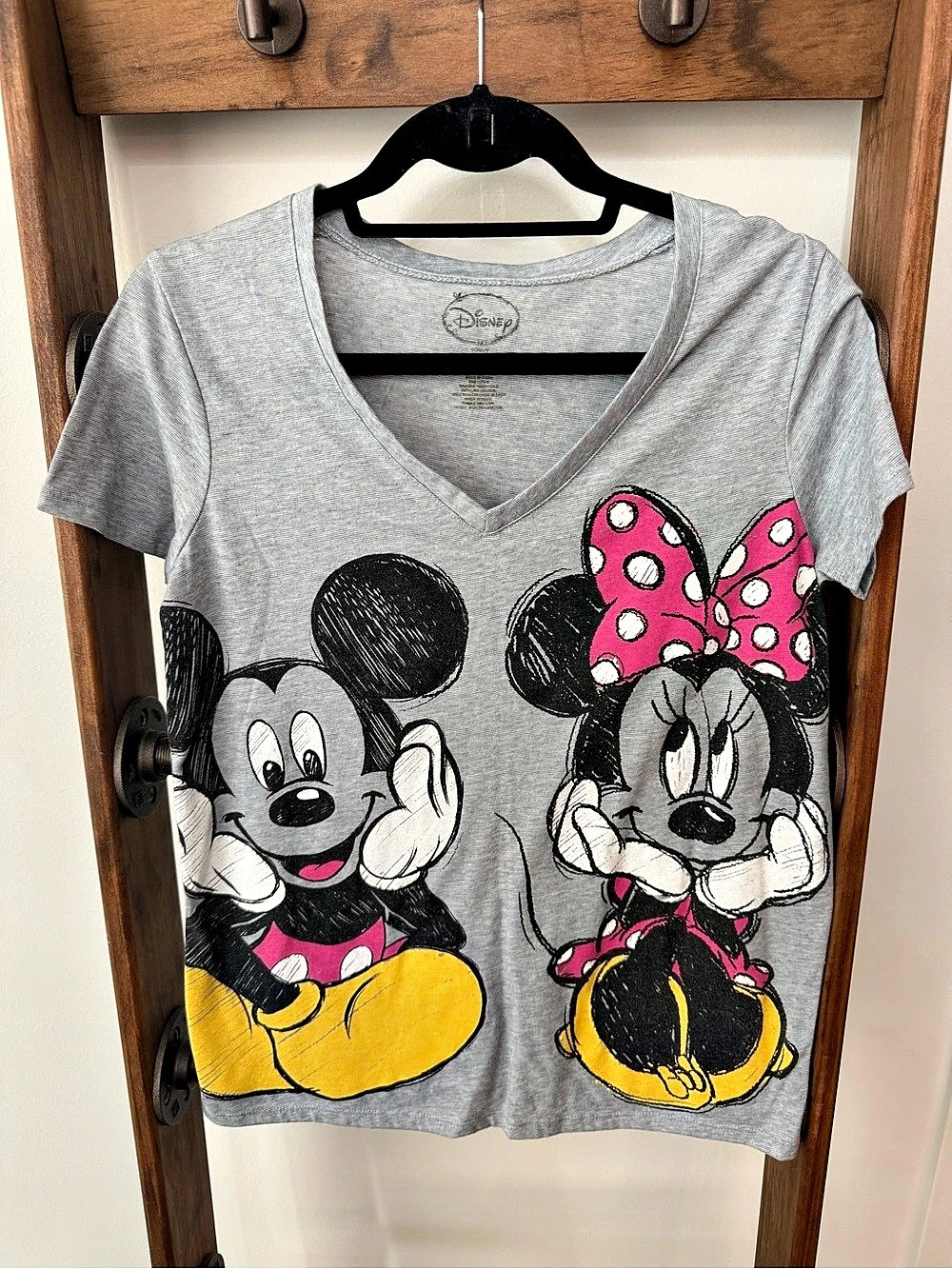 Disney Mickey Minnie Graphic Tee Size Medium